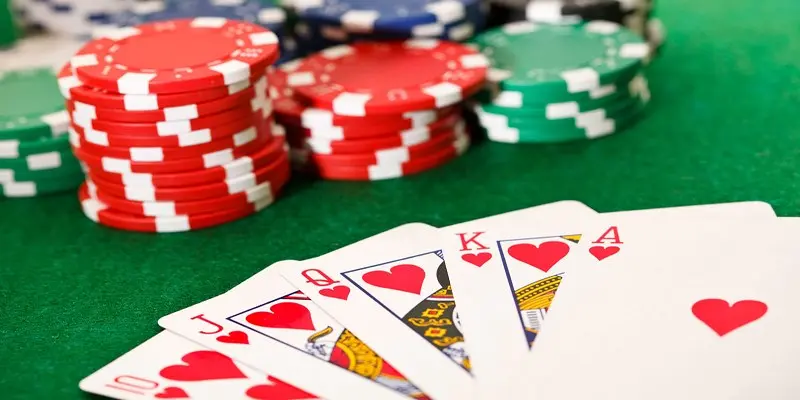 Poker là tựa game bài trực tuyến hấp dẫn, thú vị không nên bỏ qua